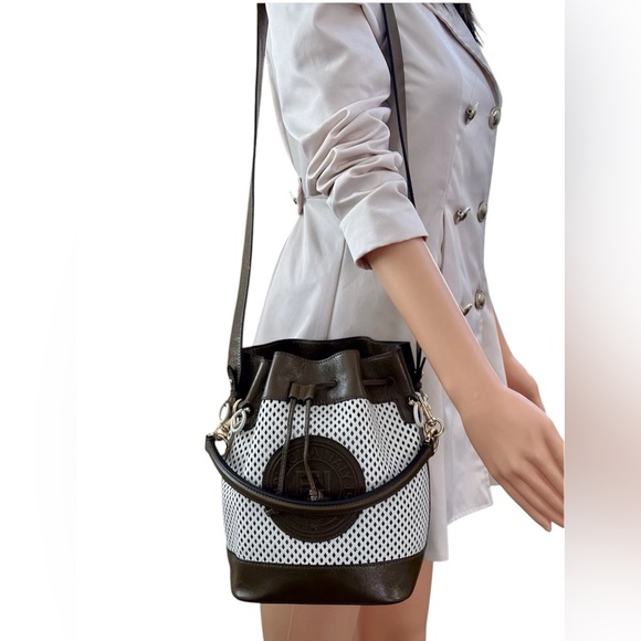 Fendi Mon Tresor Mini Bucket Bag. - Picture 2 of 16